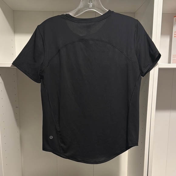 Lululemon High-Neck Running and Training T-Shirt Size 4 - Picture 3 of 6